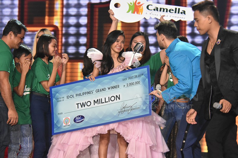 WINNING MOMENTS Zephanie Dimaranan takes Idol Philippines title with